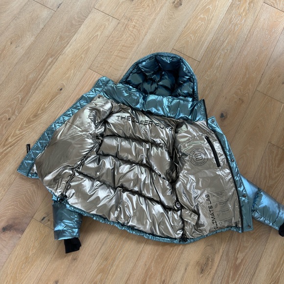 Aritzia Super Puff Shortie metallic blue NWOT - Picture 7 of 7